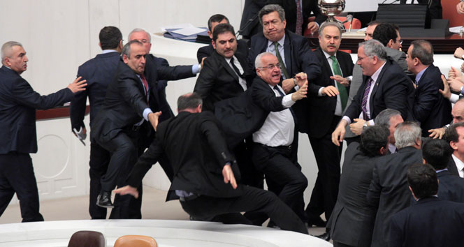 Meclis’te tartışma: AK Partili Eyüp Özsoy’a uyarı…