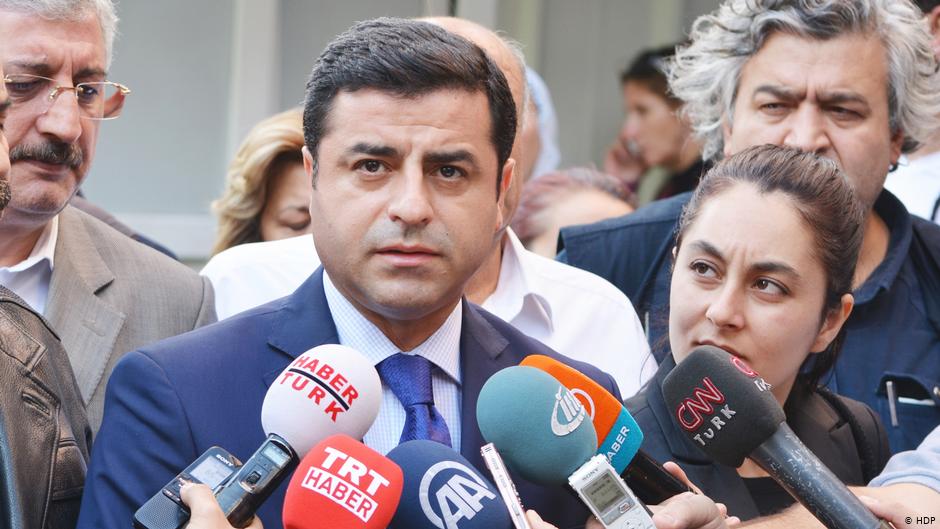 Demirtaş’ın avukatları AİHM kararının uygulanması içim AYM’ye başvurdu