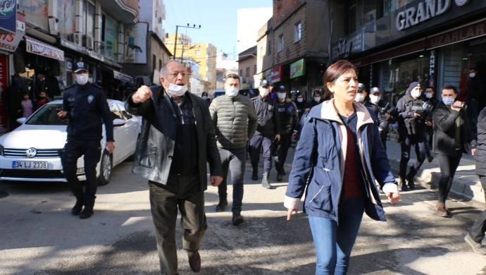 Şırnak’ta açıklamaları engellenen HDP’lilerden yürüyüş