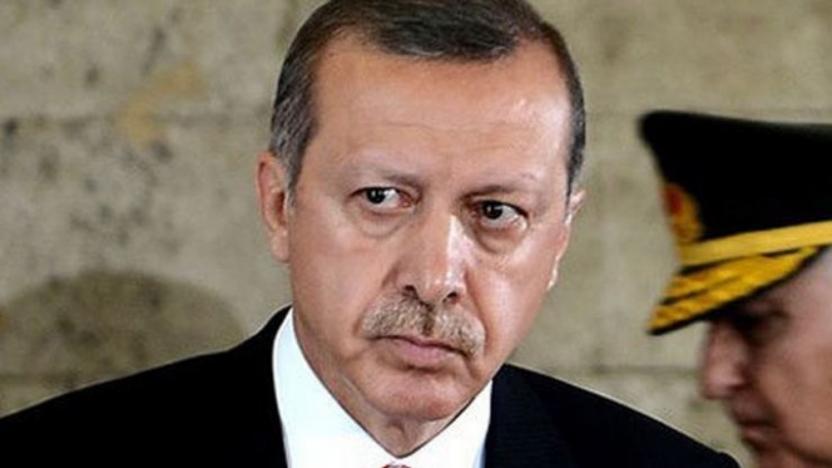 Erdoğan gazetecinin boynunu sıktı, ‘Lan oğlum neden aileme küfrettiriyorsun?’ dedi