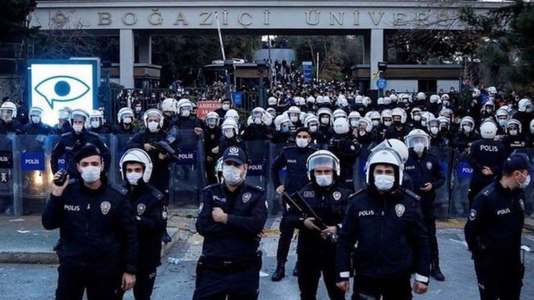 İstanbul Valiliği: Boğaziçi protestolarında 159 öğrenci gözaltında