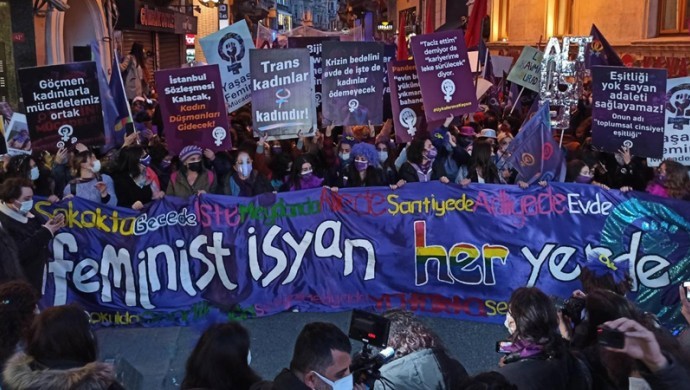 Feminist Gece Yürüyüşü’ne katılan kadınlara ‘Cumhurbaşkanı’na hakaret’ davası